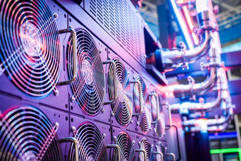 Ventiladores de resfriamento de servidores, parte dos sistemas de refrigeracao em data centers